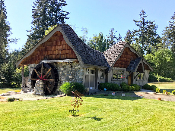 Charming little Hobbit House on Bainbridge Island